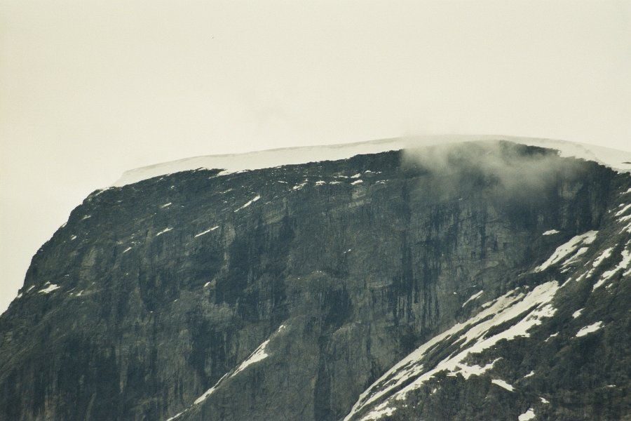 2003060701 oppstryn